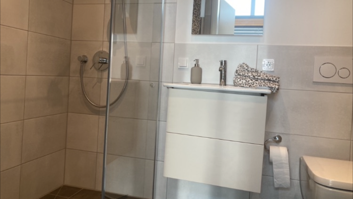 Bad mit Bodengleicher Dusche