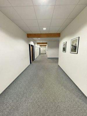 Langer Büroflur