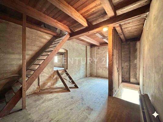 Unausgebauter Bereich im OG (KI bereinigt)