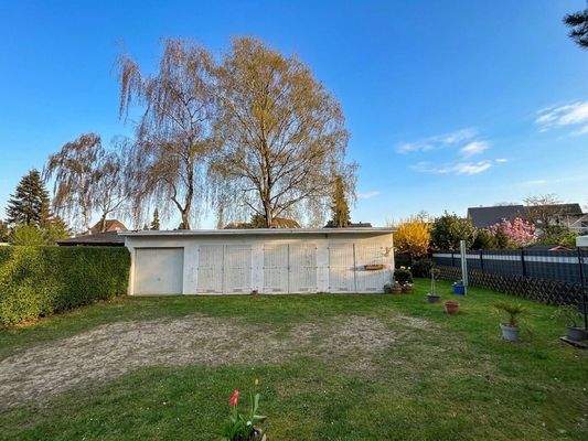 Gartenseitige Garagenansicht