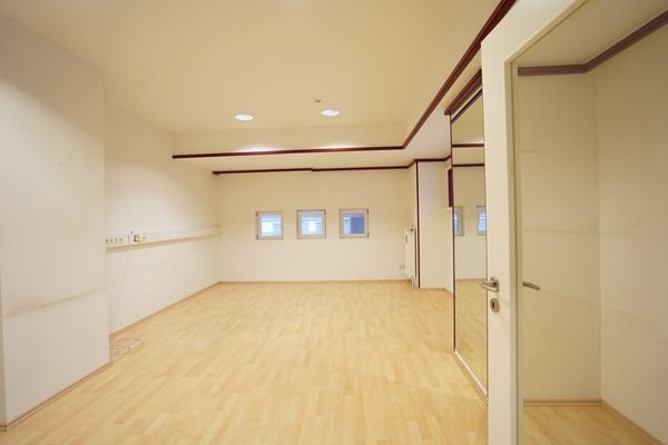 Büro 1 mit ca. 22 m²