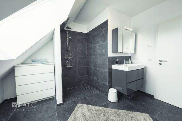 2. Badezimmer Dachgeschoss