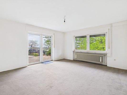 großes Arbeitszimmer im Untergeschoss