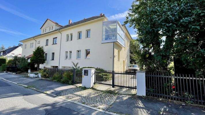 45° Frontansicht mit Einfahrt