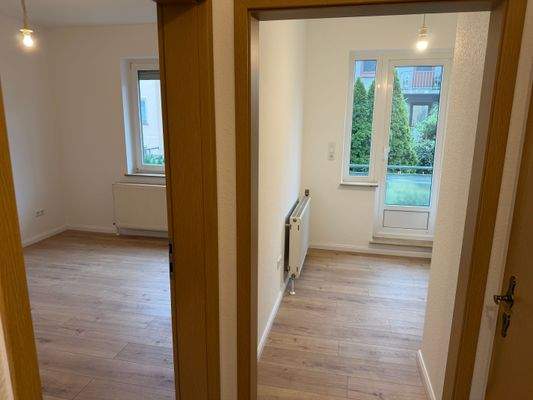 Abgang vom Flur - Wohnzimmer und Küche