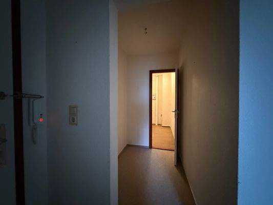 Vorne links: geräumige Abstellkammer