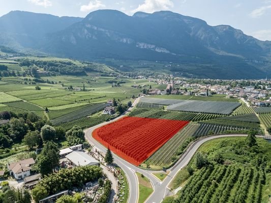 Baureifes Grundstück für Hotel in rot markiert - terreno edificabile per hotel marcato in rosso