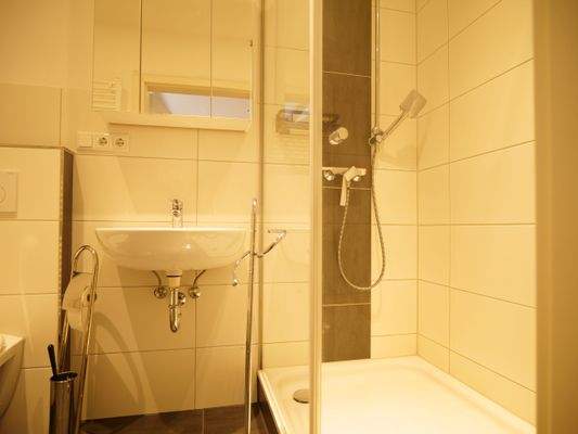 Badezimmer EG Vorderhaus