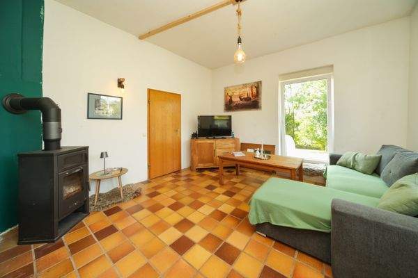 Offenes Wohnzimmer mit Kamin