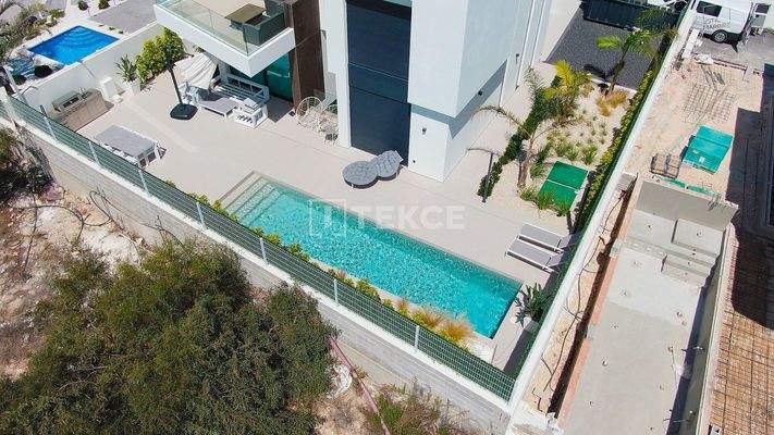 Villas Close to the City and the Beach in La Nucia Alicante