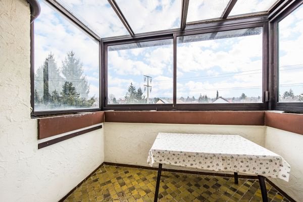 Überdachter Balkon im 2. Obergeschoss