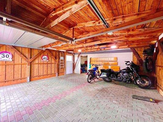 Garage/Carport