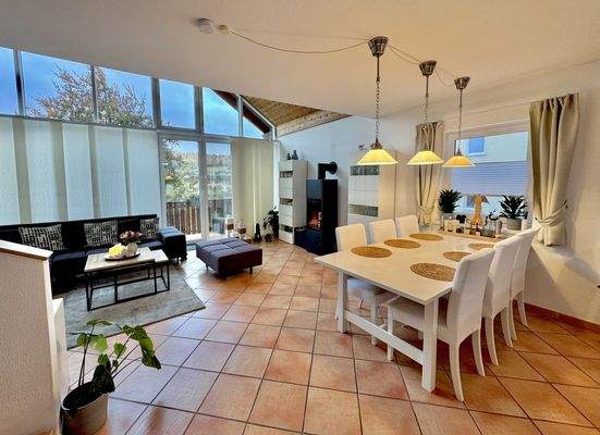 Essbereich und Wohnzimmer