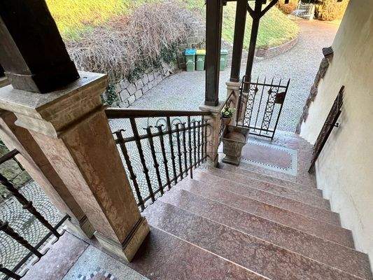 Altbauvilla mit großzügigem Privatgrundstück in Pfatten - Südtirol