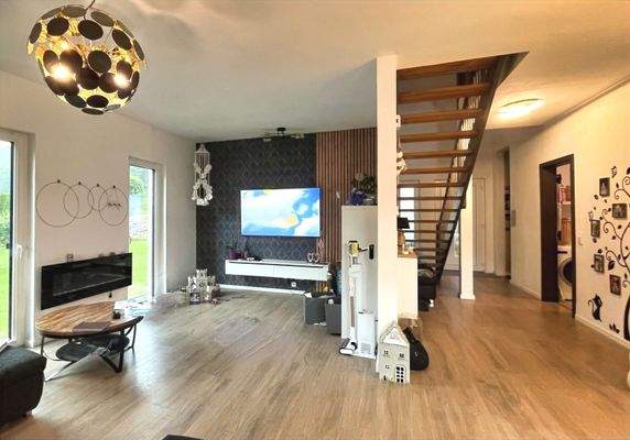 EG Eingangsflur m. Wohnzimmer