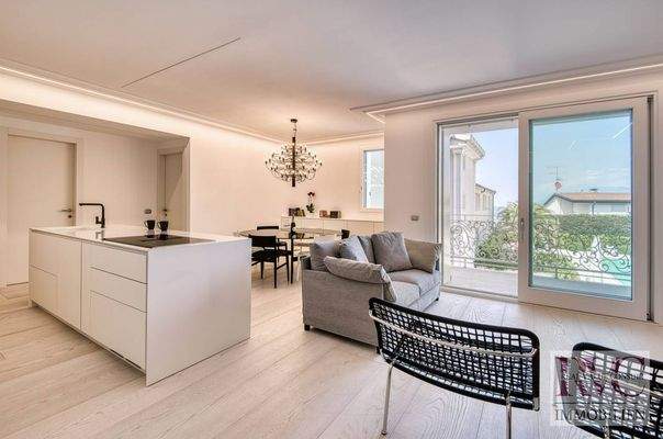 Wohnzimmer mit Küche