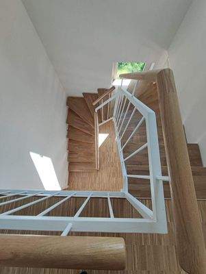 Wohnungsinterne Treppe vom OG ins DG