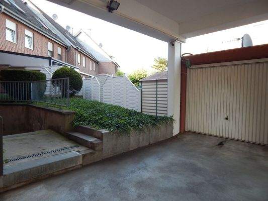 Garagenhof mit Kelleraussentreppe