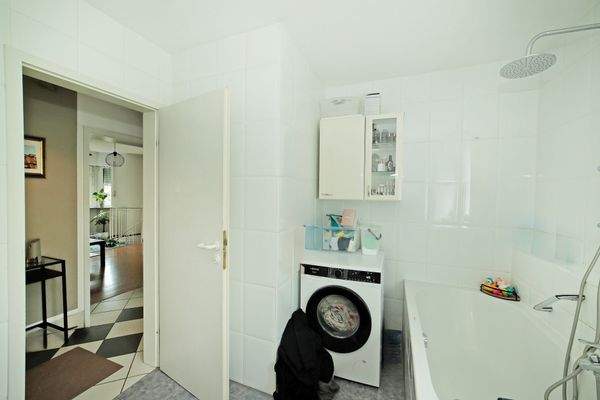 Bad mit Wanne und WM-Anschluss