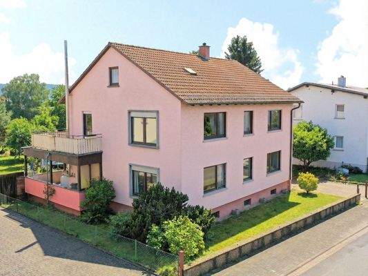 Zweifamilienhaus mit großem Garten