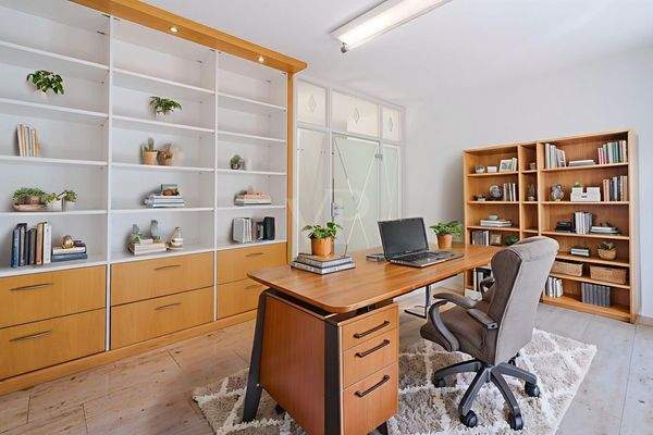 Beispielmöblierung für den selben Raum als Büro im Vorderhaus