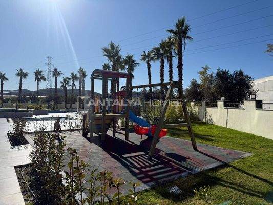 Furnished Sea-View Penthouse in a Complex with Pool in Alanya