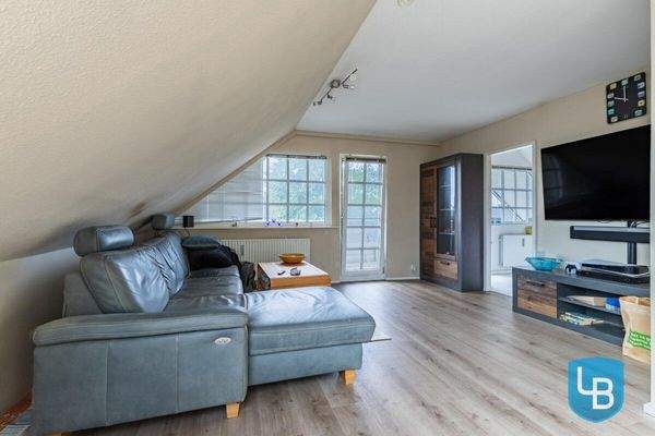 Wohnbereich im DG mit Zugang zur Loggia