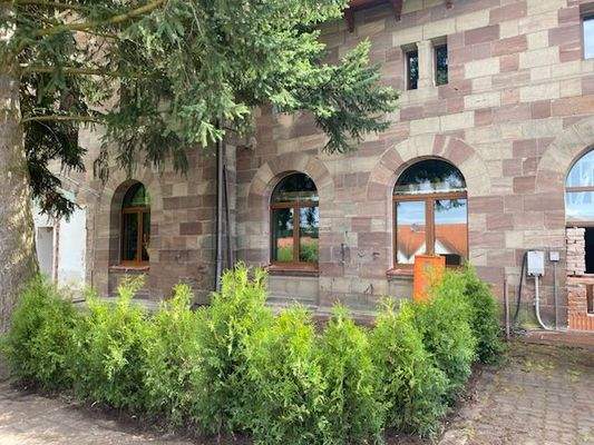 Ehemaliges Bahnhofsgebäude &amp; vermietete Wohnungen