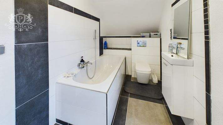 CAM01984G0-PR0440-STILL016