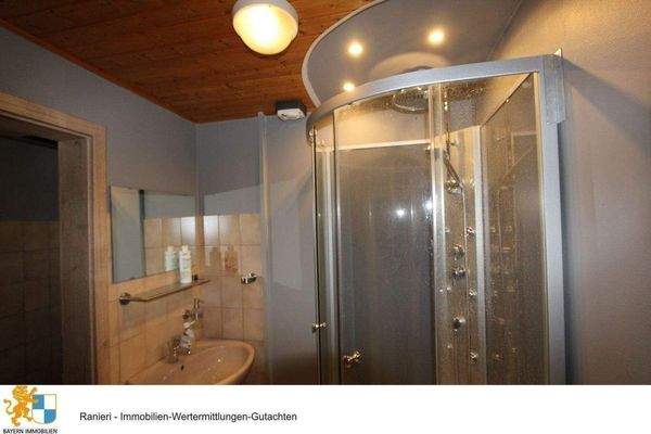 Bad mit Dusche im Untergeschoss