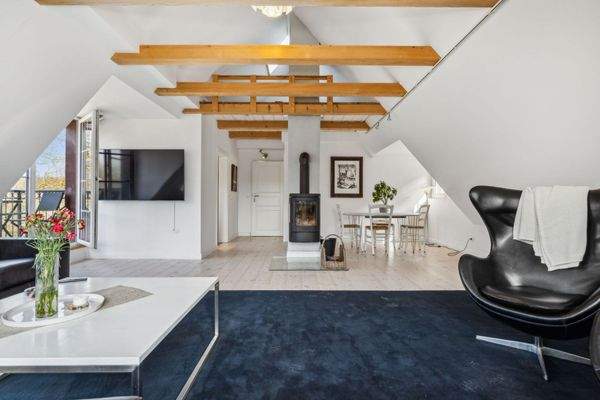 Wohnbereich mit Kaminofen Hauptgebäude