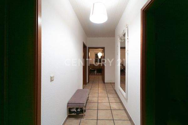 Flur mit Blick zum Wohnzimmer