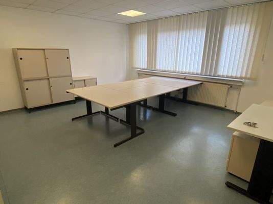 Bürobereich mit Möblierung