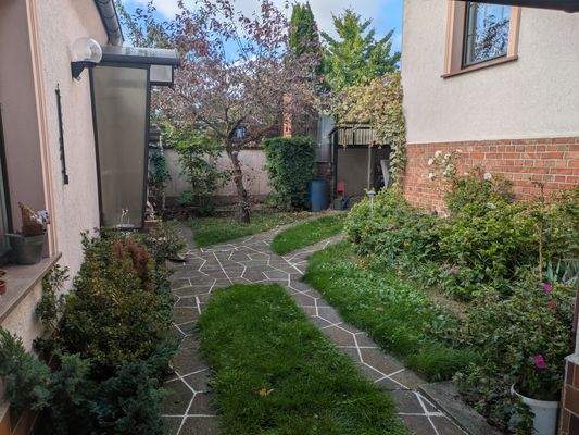 Innenhof + Zugang Monteurswohnung.jpg