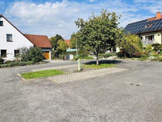 besonders verkehrsberuhigte Lage mit Wendehammer und öffentlichen Parkraum