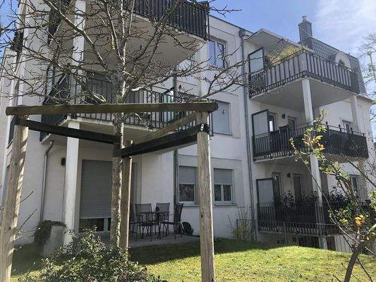 Terrasse mit eigenem Gartenanteil