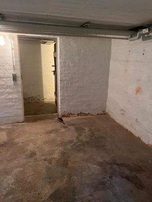 Leerer Kellerraum