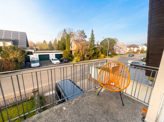 Balkon zur Straßenseite.jpeg