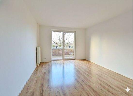 Wohnzimmer ohne Möbel mit KI entfernt