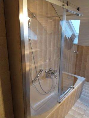 Bad Obergeschoss mit Fenster