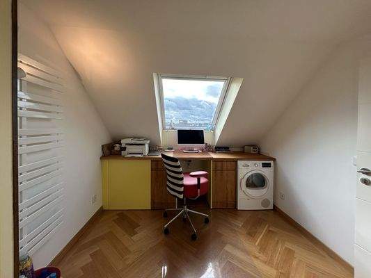 Büro im OG