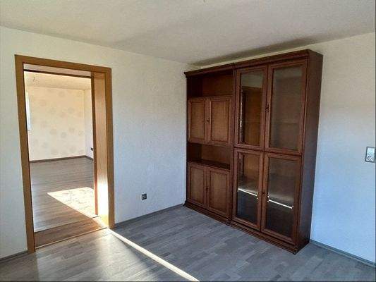 Esszimmer mit Durchgang ins Wohnzimmer