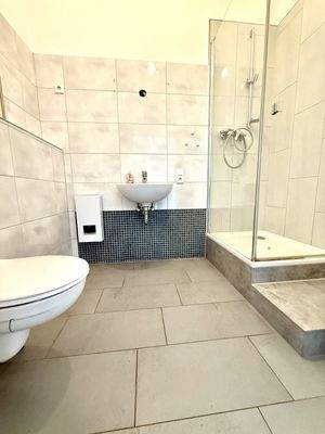 Dusch-/Gästebad