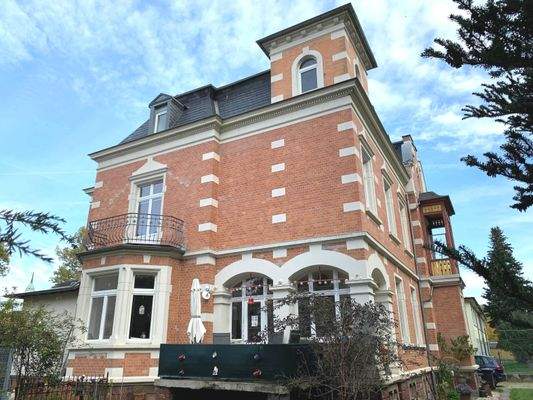 8AFFD367-C99B-49F5-95B3-1AC4B4