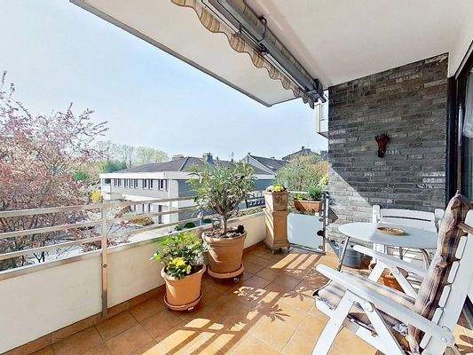 mit großer Terrasse