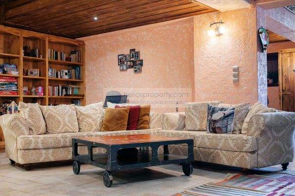 4d535fbd11d344aba1f4e450e7f2096f-original