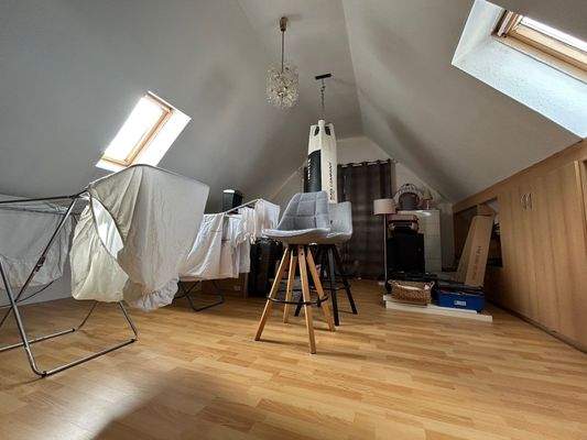 Arbeitszimmer (I. OG im Anbau)