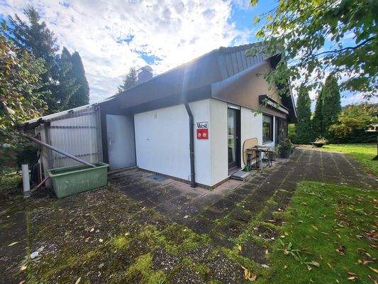 Westseite mit Terrasse