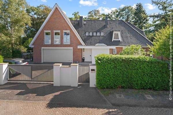 Zufahrt zum Grundstück.