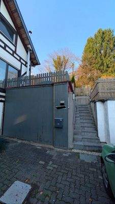 Treppenaufgang zum Grundstück